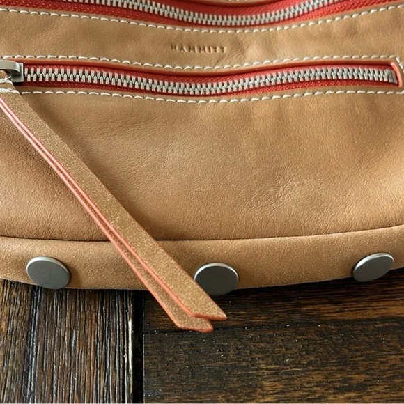 Hammitt CHARLES CROSSBODY MED - Croissant Tan/Brushed Silver
New never used - Picture 4 of 4